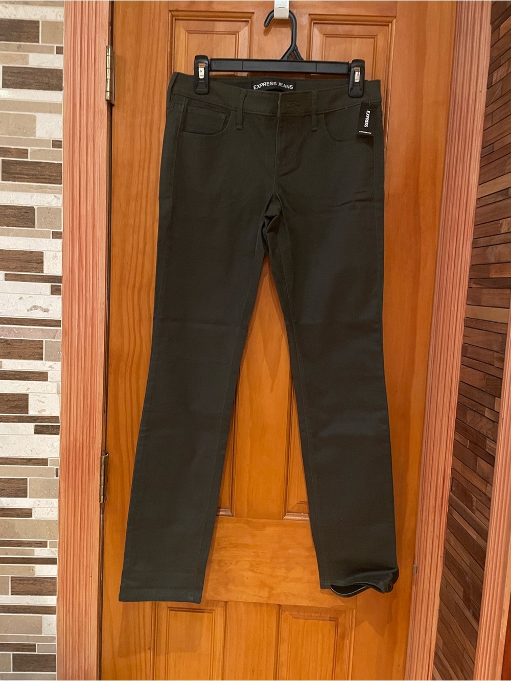 Women's black slim Straight-Leg Jeans.New